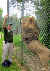 Guide Mark Zeringue feeding Roman